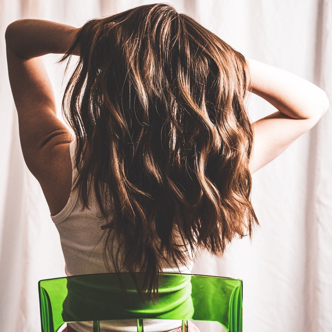 GREAT HAIR starts with GREAT CARE.

With shampoo, conditioner, hair mask (once a week!) and a hair oil (whenever your hair need some extra shine and boost!) from ellwo you can be sure you´re on the right path to amazing hair!