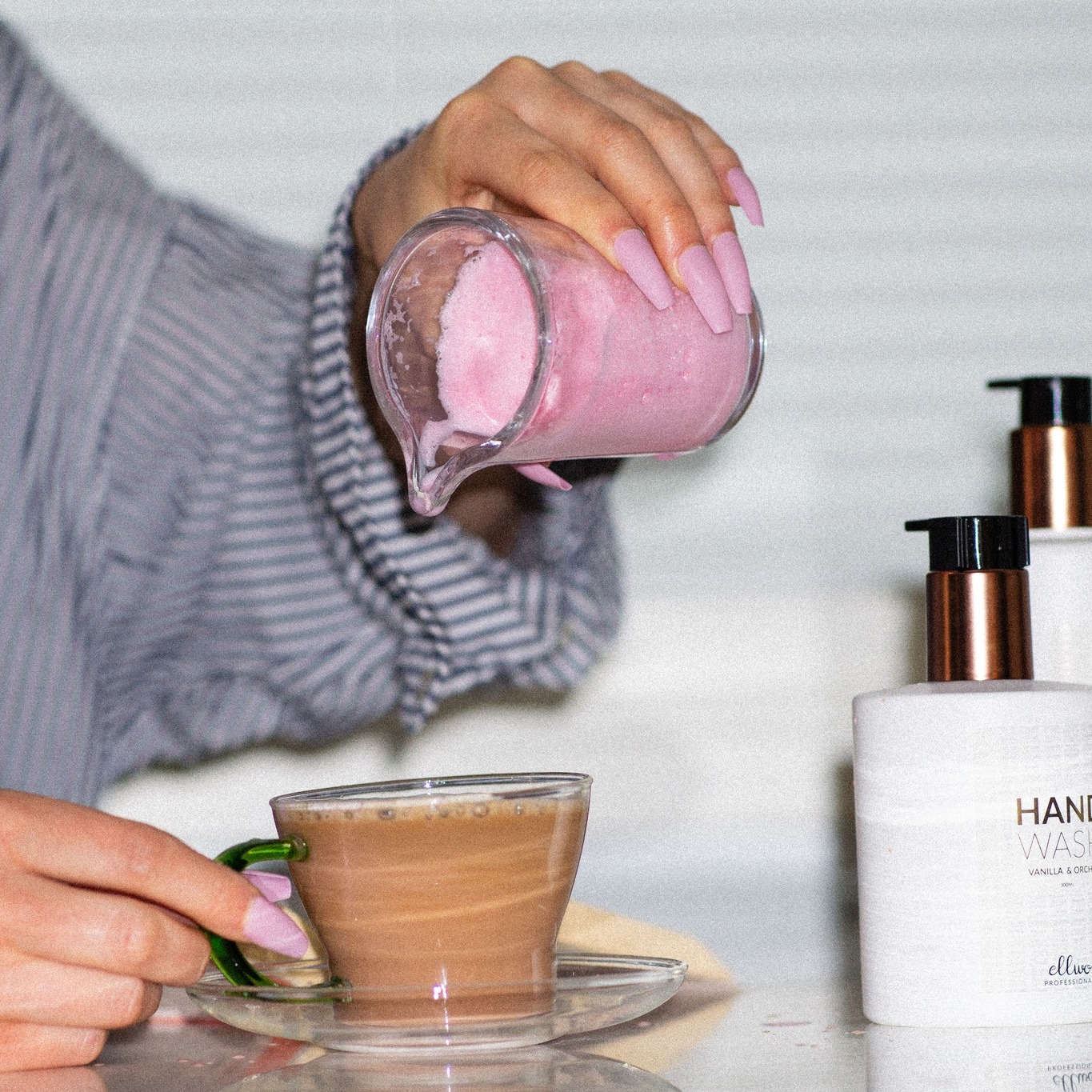 Pink coffee to kickstart this weekend sounds and looks like a great idea 🫶

Our Hand Wash & Hand Lotion comes in three different fragrances to match your energy, vibe or mood for the day 💋